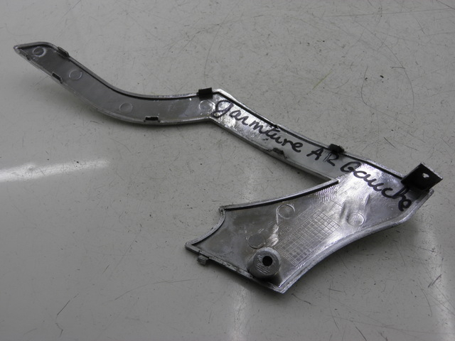 photo de UNTER SITZ VERKLEIDUNG LINKS BENZHOU YY50QT31 VINTAGE 50 (2009 - 2012) - Detailansicht des Bauteils