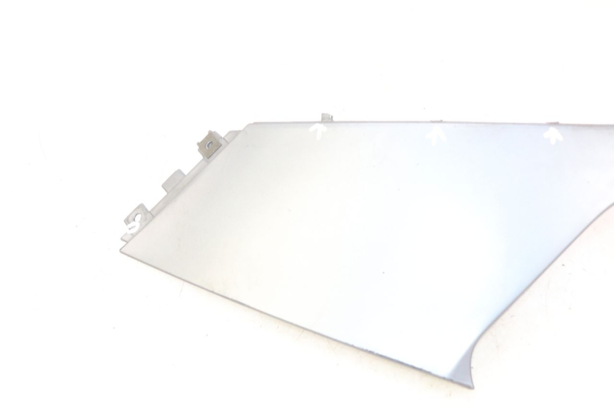 photo de LINKS UNTER DEM LINKEN SITZ BMW C1 125 (2000 - 2003) - Details der Befestigungspunkte