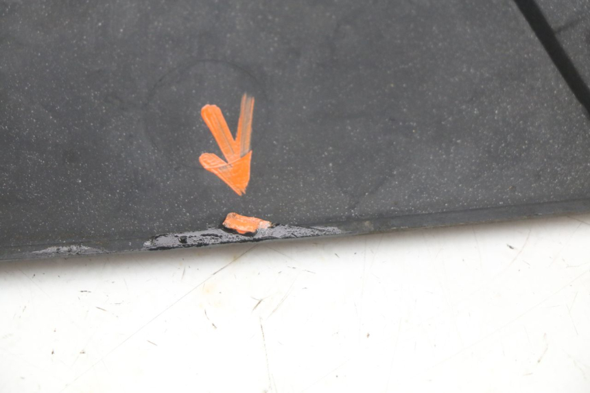 photo de LINKS UNTER DEM LINKEN SITZ BMW C1 125 (2000 - 2003) - Details der Befestigungspunkte