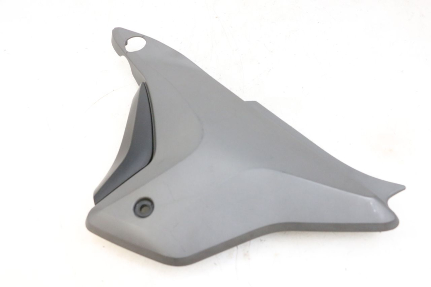 photo de UNTER SITZ VERKLEIDUNG LINKS KSR CODE 125 (2018 - 2020) - Details der Befestigungspunkte