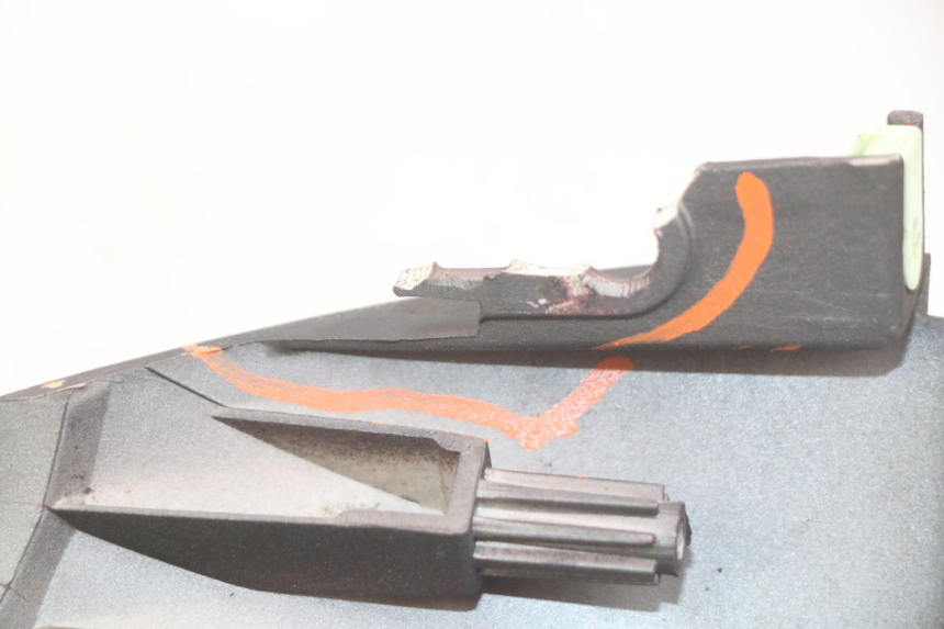 photo de LINKS UNTER DEM LINKEN SITZ PEUGEOT DJANGO 4T 50 (2014 - 2019) - Alternative Perspektive