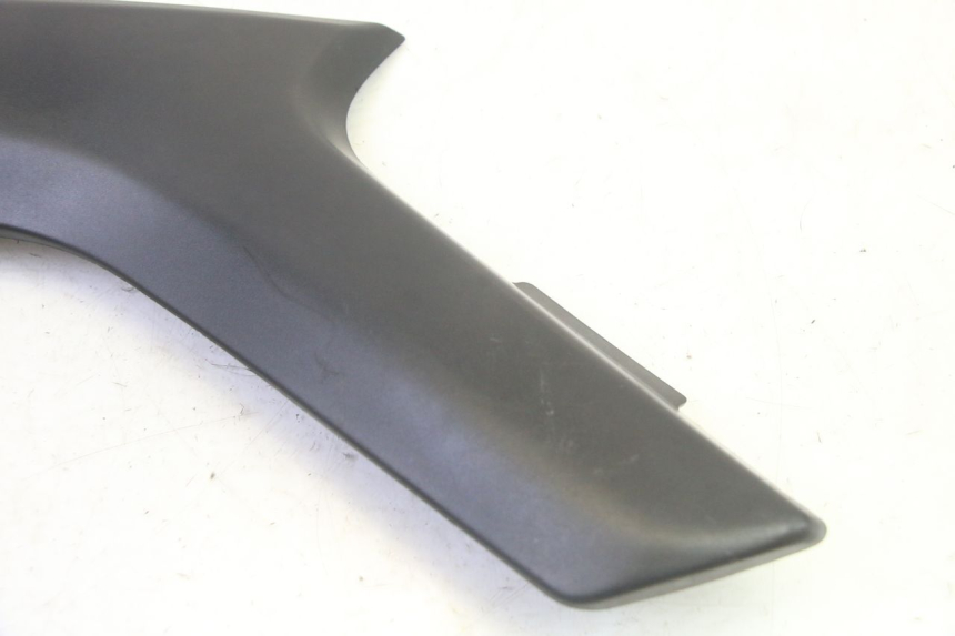 photo de UNTER SITZ VERKLEIDUNG LINKS SUZUKI DL V STROM 1000 (2002 - 2007) - Zoom auf Gebrauchszustand