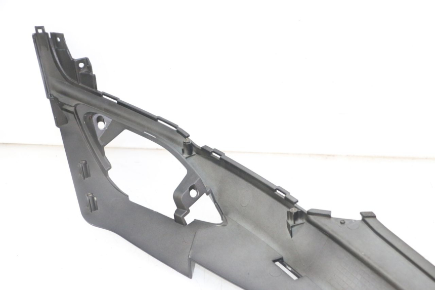 photo de UNTER SITZ VERKLEIDUNG LINKS SYM FIDDLE 3 III 50 (2014 - 2020) - Zoom auf Gebrauchszustand