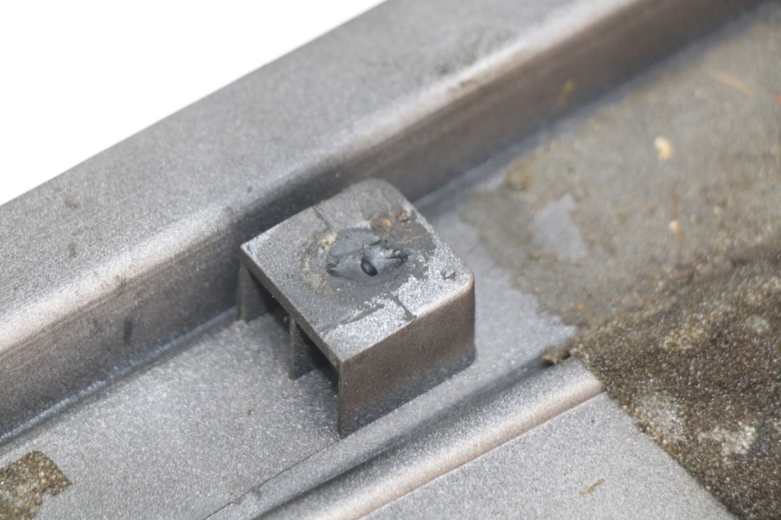 photo de LINKS UNTER DEM LINKEN SITZ YAMAHA FJ 3CX 1200 (1986 - 1996) - Details der Befestigungspunkte