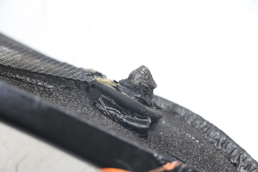 photo de LINKS UNTER DEM LINKEN SITZ YAMAHA FJ 3CX 1200 (1986 - 1996) - Zoom auf Gebrauchszustand