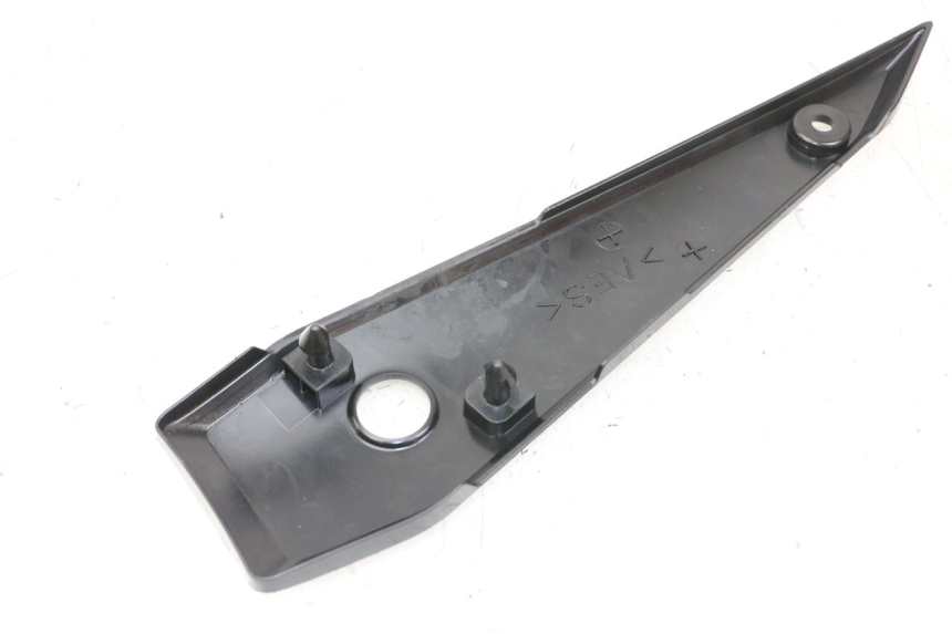 photo de UNTER SITZ VERKLEIDUNG LINKS YAMAHA FZ1 FAZER 1000 (2007 - 2009) - Zoom auf Gebrauchszustand