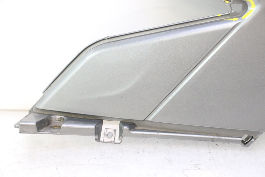 photo de UNTER SITZ VERKLEIDUNG LINKS GILERA GP 800 (2007 - 2013) - Detailansicht des Bauteils