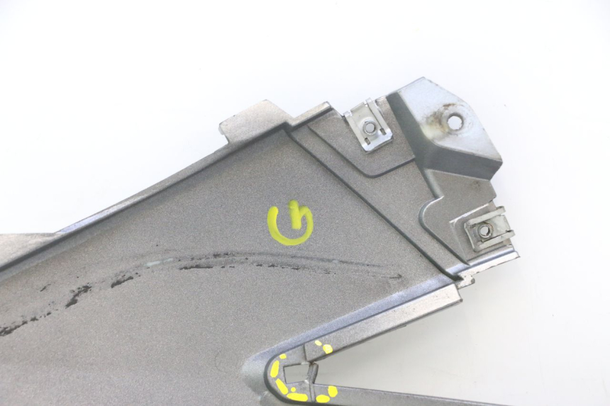 photo de UNTER SITZ VERKLEIDUNG LINKS GILERA GP 800 (2007 - 2013) - Geprüftes Gebrauchtteil