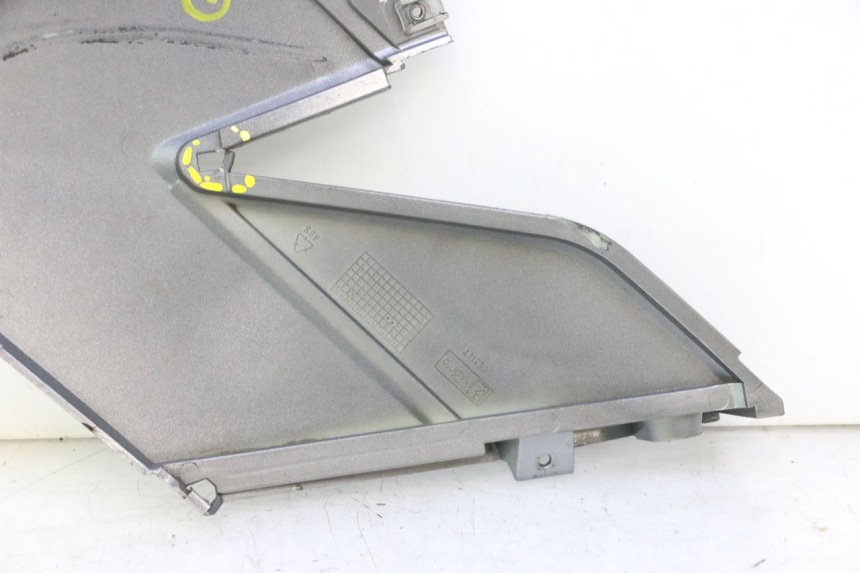 photo de UNTER SITZ VERKLEIDUNG LINKS GILERA GP 800 (2007 - 2013) - Kennzeichnungen und Originalreferenzen