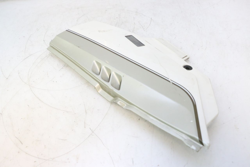 photo de UNTER SITZ VERKLEIDUNG LINKS KAWASAKI GPX F ZX750F 750 (1986 - 1990) - Zoom auf Gebrauchszustand