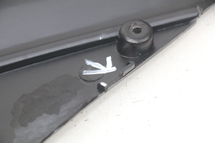 photo de LINKS UNTER DEM LINKEN SITZ TNT MOTOR GRIDO 2T 50 (2010 - 2019) - Alternative Perspektive