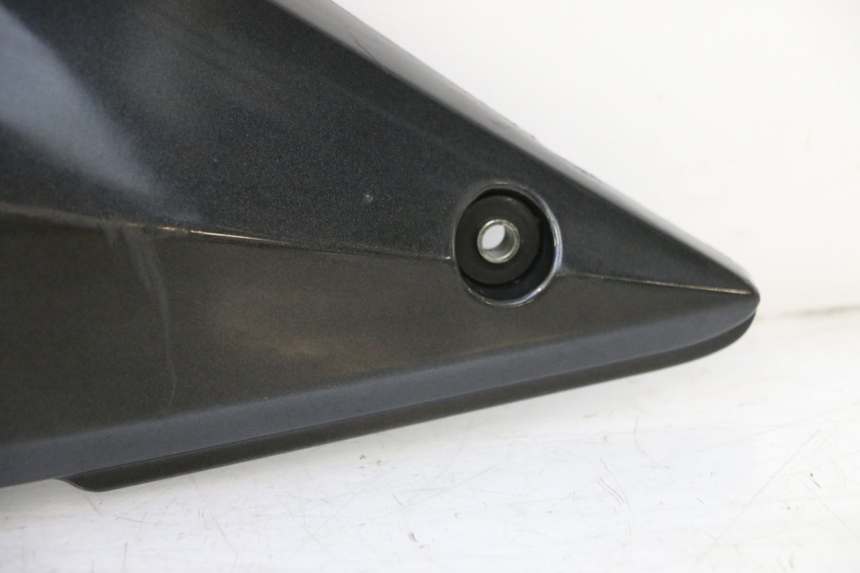 photo de UNTER SITZ VERKLEIDUNG LINKS SUZUKI GSF N BANDIT 1200 (2001 - 2005) - Hochauflösende Nahaufnahme