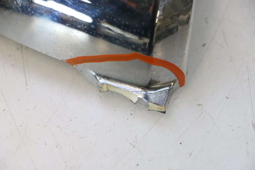 photo de UNTER SITZ VERKLEIDUNG LINKS SUZUKI GSF N BANDIT 1200 (2001 - 2005) - Oberflächenzustand und Material