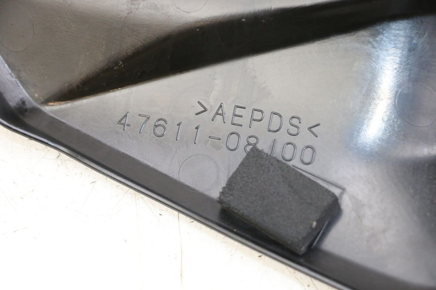 photo de UNTER SITZ VERKLEIDUNG LINKS SUZUKI GSR 750 (2011 - 2017) - Zoom auf Gebrauchszustand