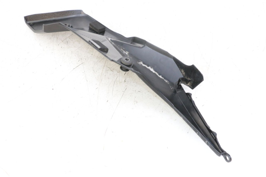 photo de UNTER SITZ VERKLEIDUNG LINKS SUZUKI GSR 750 (2011 - 2017) - Technische Nahaufnahme