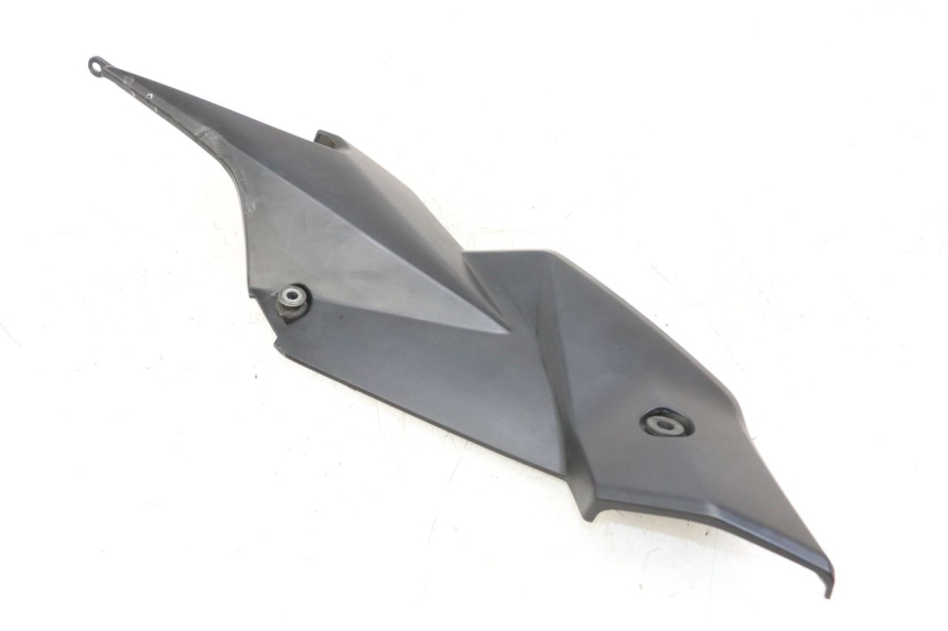 photo de UNTER SITZ VERKLEIDUNG LINKS SUZUKI GSR 750 (2011 - 2017) - Details der Befestigungspunkte