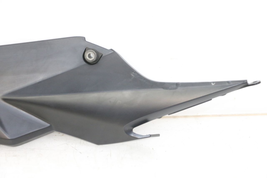 photo de UNTER SITZ VERKLEIDUNG LINKS SUZUKI GSR 750 (2011 - 2017) - Oberflächenzustand und Material