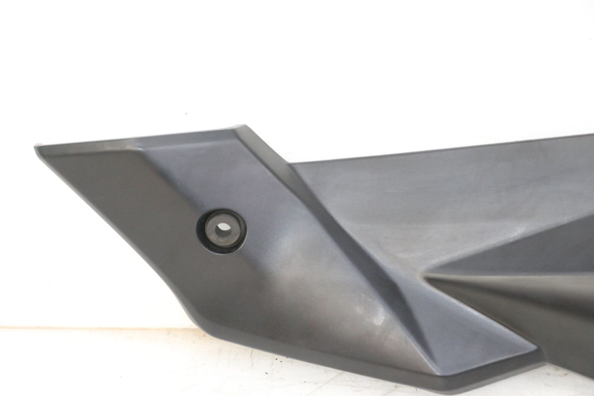 photo de UNTER SITZ VERKLEIDUNG LINKS SUZUKI GSR 750 (2011 - 2017) - Geprüftes Gebrauchtteil