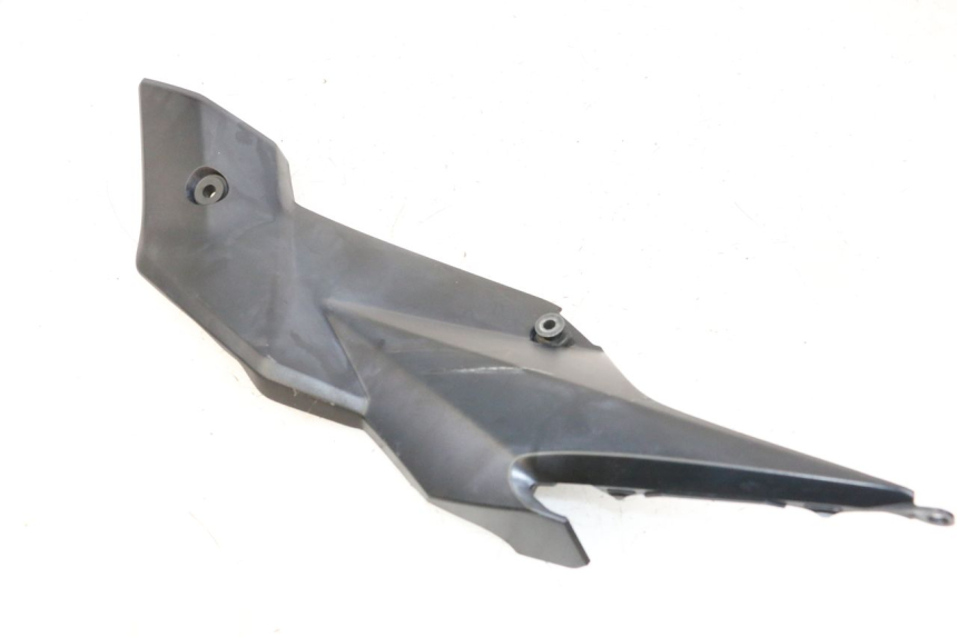 photo de UNTER SITZ VERKLEIDUNG LINKS SUZUKI GSR 750 (2011 - 2017) - Details der Befestigungspunkte