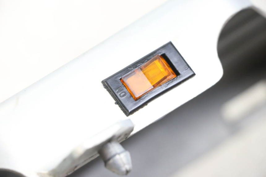 photo de UNTER SITZ VERKLEIDUNG LINKS SUZUKI GSX E 250 (1982 - 1983) - Detailansicht des Bauteils