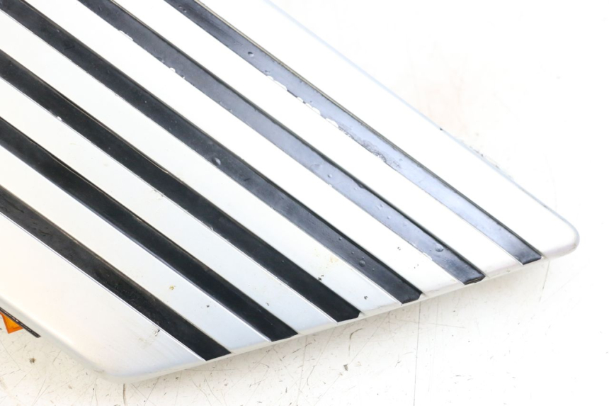 photo de UNTER SITZ VERKLEIDUNG LINKS SUZUKI GSX E 250 (1982 - 1983) - Oberflächenzustand und Material