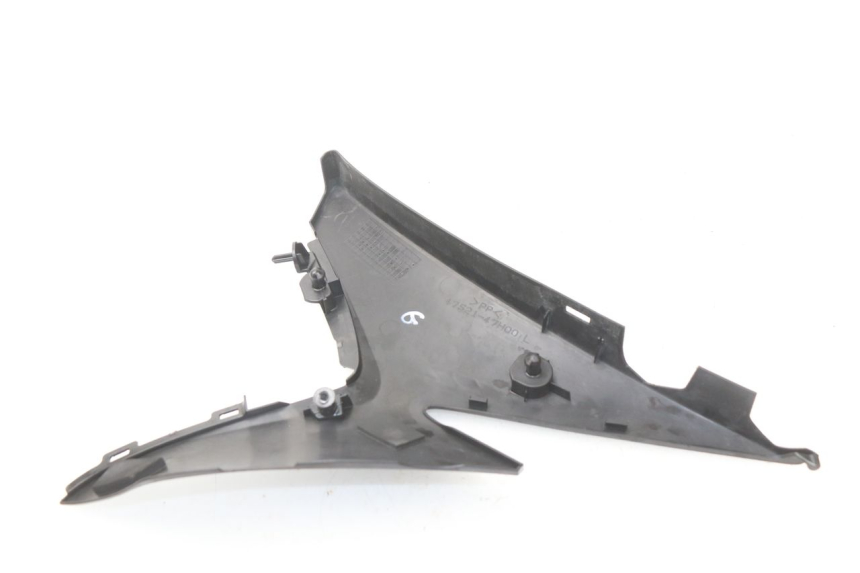 photo de UNTER SITZ VERKLEIDUNG LINKS SUZUKI GSX-R GSXR K16 1000 (2012 - 2016) - Zoom auf Gebrauchszustand