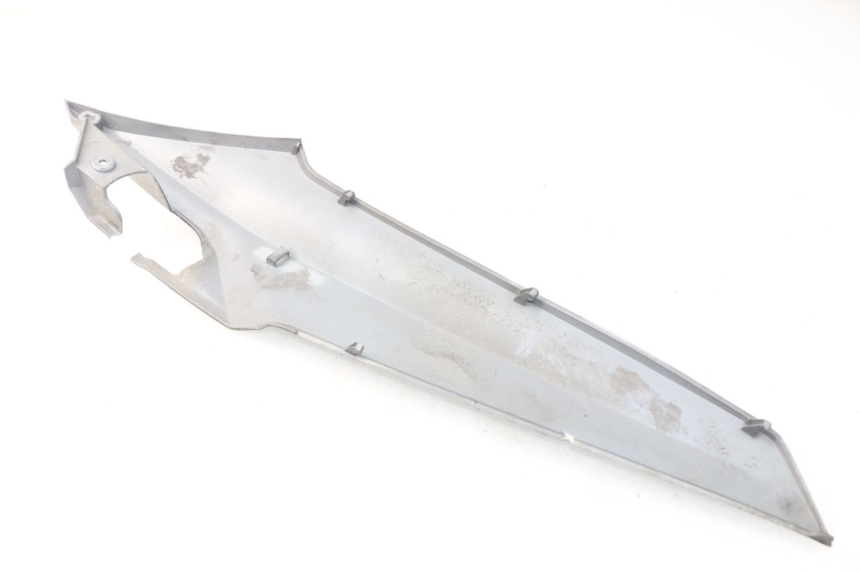 photo de UNTER SITZ VERKLEIDUNG LINKS SYM GTS EFI ABS 125 (2012 - 2016) - Detailansicht des Bauteils