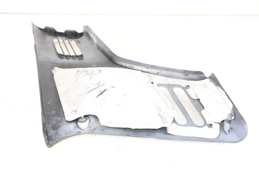 photo de UNTER SITZ VERKLEIDUNG LINKS HONDA CBR F 1000 (1993 - 1996) - Detailansicht des Bauteils