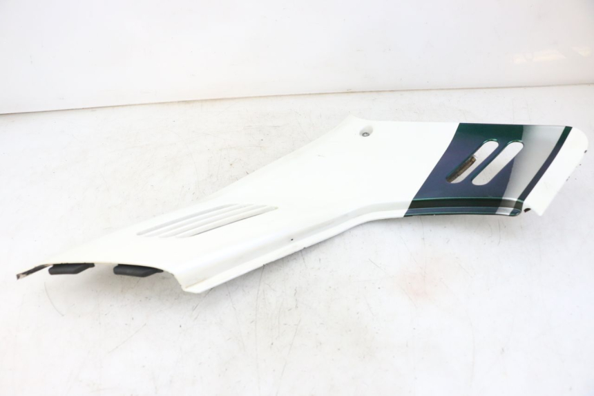 photo de UNTER SITZ VERKLEIDUNG LINKS HONDA CBR F 1000 (1993 - 1996) - Details der Befestigungspunkte