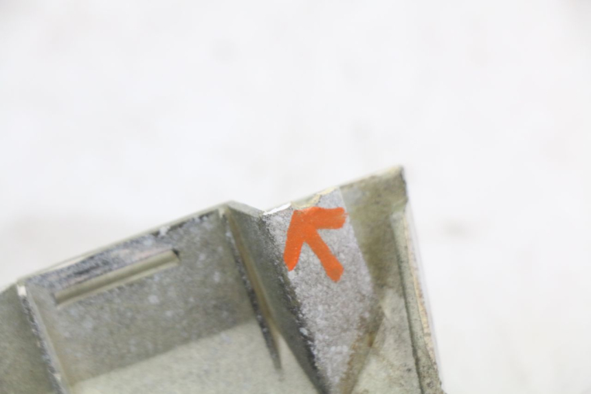 photo de UNTER SITZ VERKLEIDUNG LINKS HONDA NES AROBASE 125 (2000 - 2003) - Technische Nahaufnahme