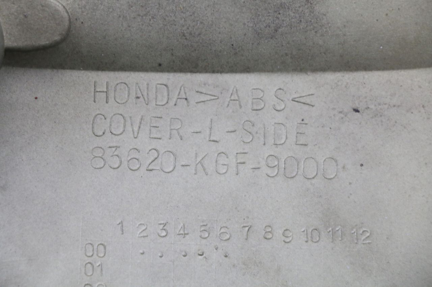 photo de UNTER SITZ VERKLEIDUNG LINKS HONDA NES AROBASE 125 (2000 - 2003) - Details der Befestigungspunkte