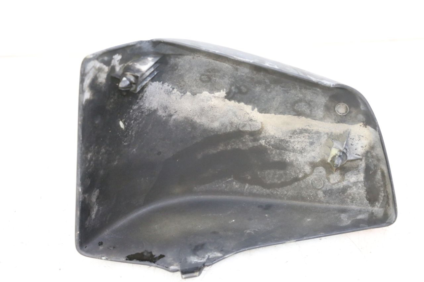 photo de UNTER SITZ VERKLEIDUNG LINKS HONDA VT C2 SHADOW 750 (1997 - 2001) - Zoom auf Gebrauchszustand