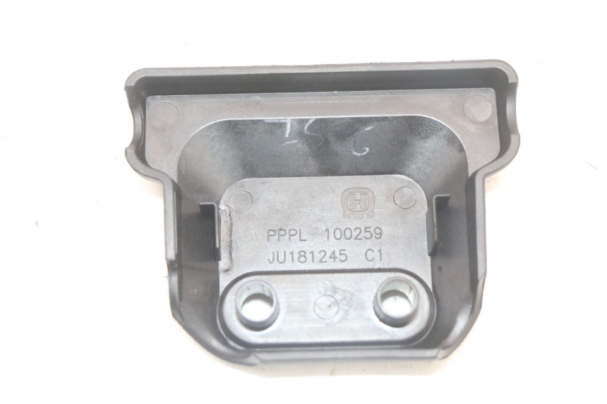 photo de UNTER SITZ VERKLEIDUNG LINKS HUSQVARNA SVARTPILEN 401 (2018 - 2023) - Zoom auf Gebrauchszustand