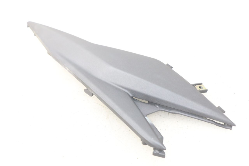 photo de UNTER SITZ VERKLEIDUNG LINKS SYM JET 4 4T 50 (2018 - 2021) - Detailansicht des Bauteils