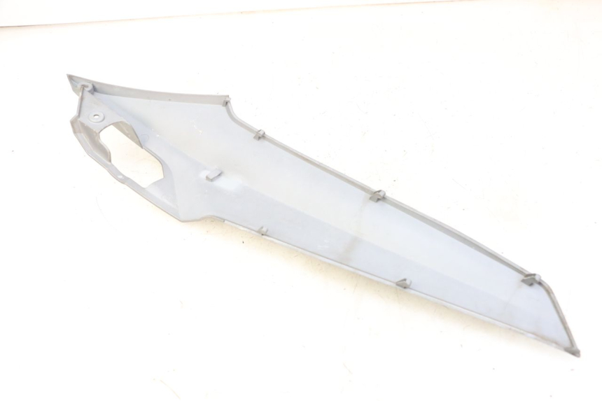 photo de UNTER SITZ VERKLEIDUNG LINKS SYM JOYMAX 125 (2010 - 2017) - Zoom auf Gebrauchszustand