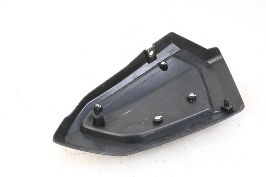 photo de UNTER SITZ VERKLEIDUNG LINKS KEEWAY K-LIGHT KLIGHT 125 (2018 - 2025) - Zoom auf Gebrauchszustand