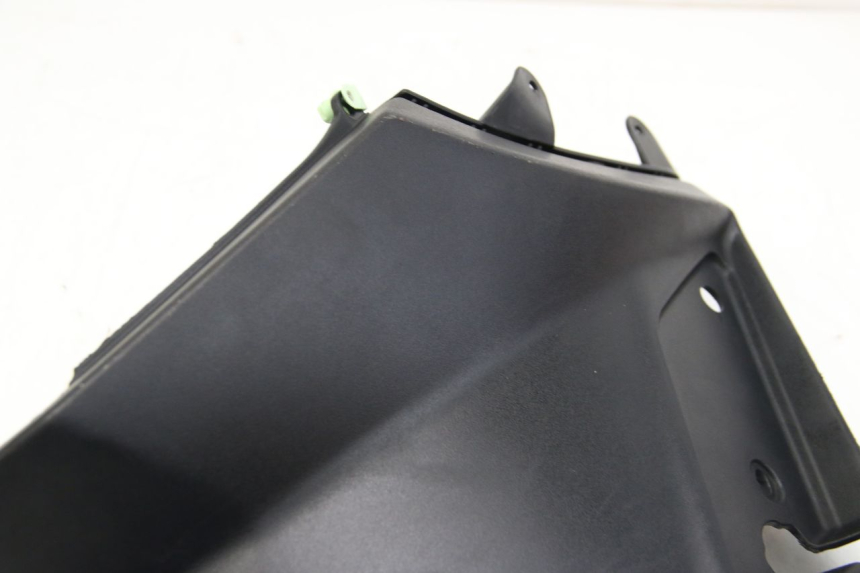 photo de LINKS UNTER DEM LINKEN SITZ PEUGEOT KISBEE 2T 50 (2018 - 2022) - Details der Befestigungspunkte