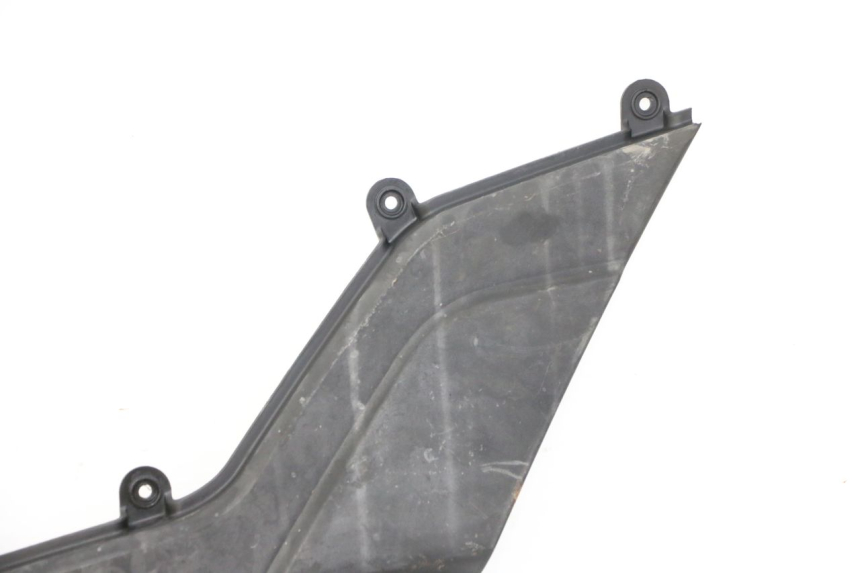 photo de UNTER SITZ VERKLEIDUNG LINKS KYMCO PEOPLE S 125 (2000 - 2008) - Details der Befestigungspunkte