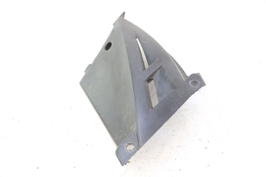 photo de UNTER SITZ VERKLEIDUNG LINKS PEUGEOT LUDIX BLASTER 50 (2006 - 2014) - Details der Befestigungspunkte