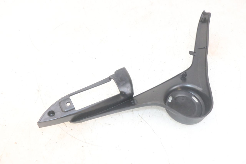 photo de UNTER SITZ VERKLEIDUNG LINKS PIAGGIO MP3 HPE 300 (2019 - 2026) - Zoom auf Gebrauchszustand