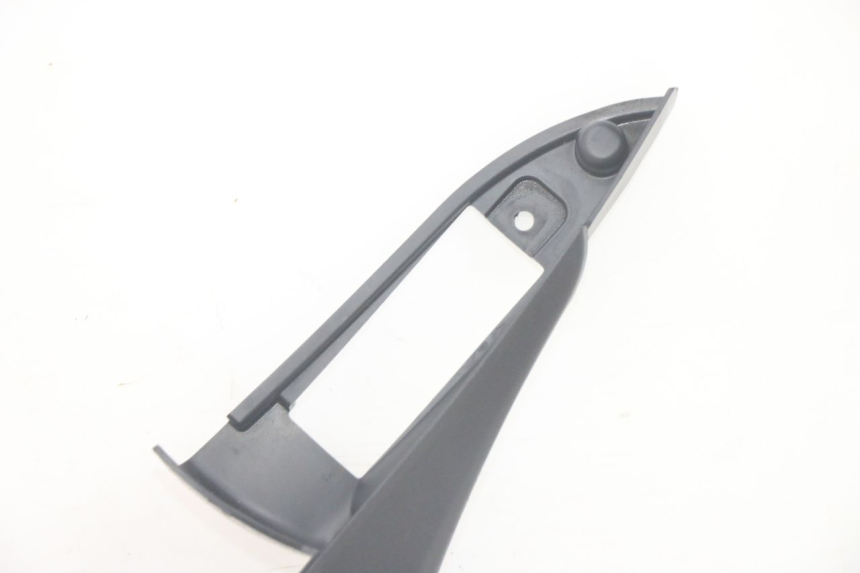 photo de UNTER SITZ VERKLEIDUNG LINKS PIAGGIO MP3 HPE 300 (2019 - 2026) - Oberflächenzustand und Material