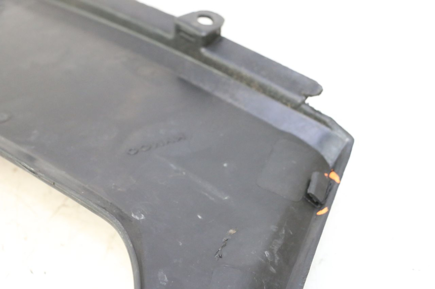 photo de UNTER SITZ VERKLEIDUNG LINKS KYMCO MXU R 250 (2004 - 2010) - Zoom auf Gebrauchszustand