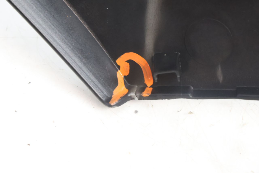 photo de UNTER SITZ VERKLEIDUNG LINKS YAMAHA N-MAX NMAX 125 (2021 - 2024) - Charakteristische Merkmale