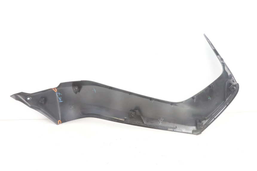 photo de UNTER SITZ VERKLEIDUNG LINKS YAMAHA N-MAX NMAX 125 (2021 - 2024) - Details der Befestigungspunkte
