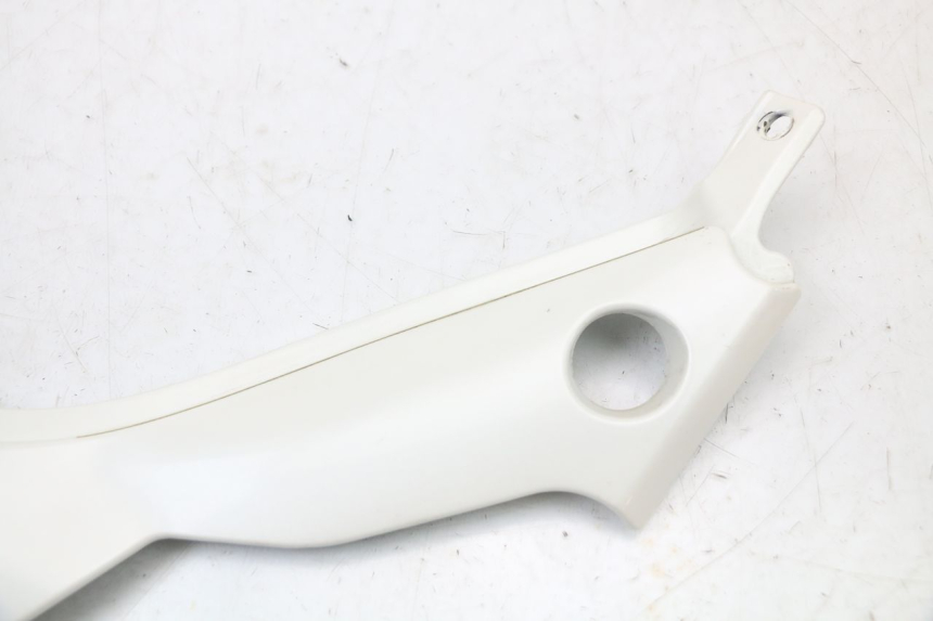 photo de UNTER SITZ VERKLEIDUNG LINKS MOTO GUZZI NORGE 8V GT 1200 (2011 - 2016) - Zoom auf Gebrauchszustand