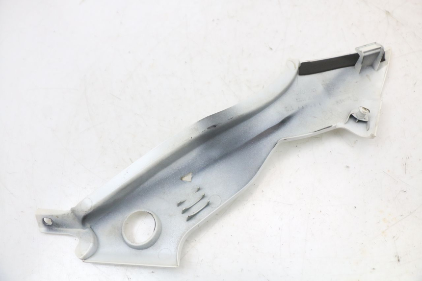 photo de UNTER SITZ VERKLEIDUNG LINKS MOTO GUZZI NORGE 8V GT 1200 (2011 - 2016) - Technische Nahaufnahme