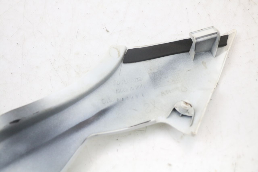 photo de UNTER SITZ VERKLEIDUNG LINKS MOTO GUZZI NORGE 8V GT 1200 (2011 - 2016) - Details der Befestigungspunkte