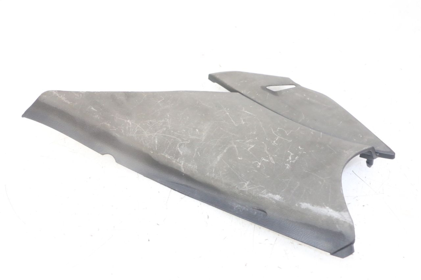 photo de UNTER SITZ VERKLEIDUNG LINKS HONDA NTV DEAUVILLE ABS 700 (2007 - 2016) - Zoom auf Gebrauchszustand