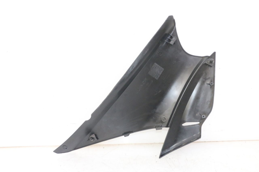 photo de UNTER SITZ VERKLEIDUNG LINKS HONDA NTV DEAUVILLE ABS 700 (2007 - 2016) - Details der Befestigungspunkte