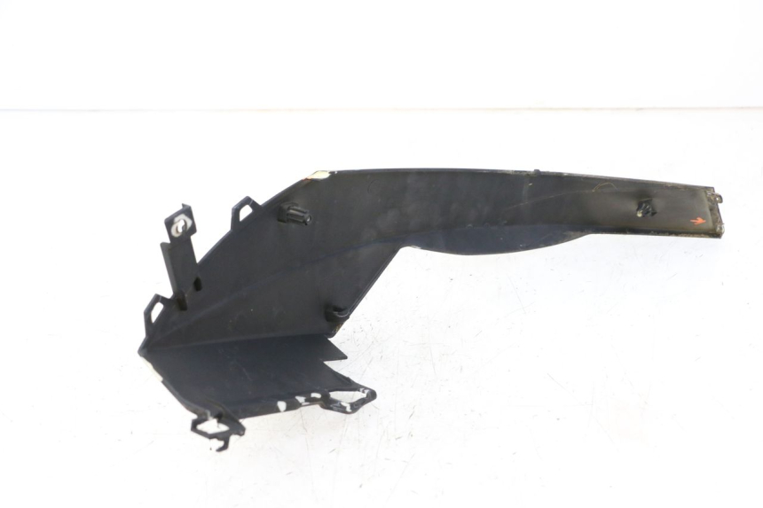 photo de UNTER SITZ VERKLEIDUNG LINKS PEUGEOT SPEEDFIGHT 3 LC 2T 50 (2009 - 2015) - Details der Befestigungspunkte